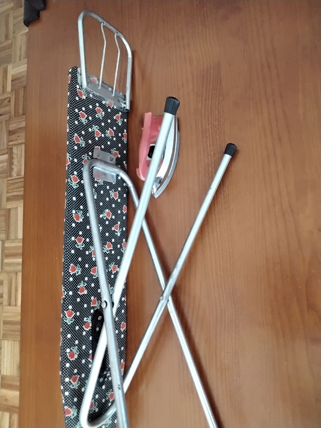 Brinquedo ferro engomar e tabua passar ferro