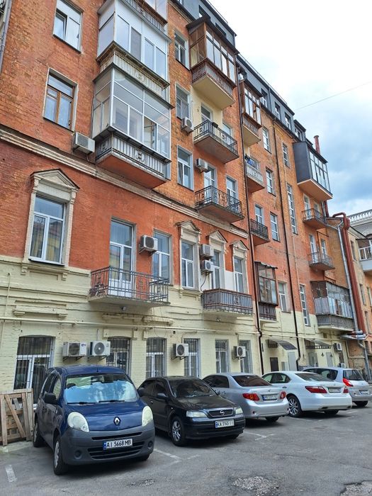 Інститутська, б.13/4, 44 кв м.Світло ЗАВЖДИ! Царський будинок 15000грн