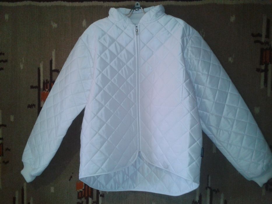 Красивая женская куртка