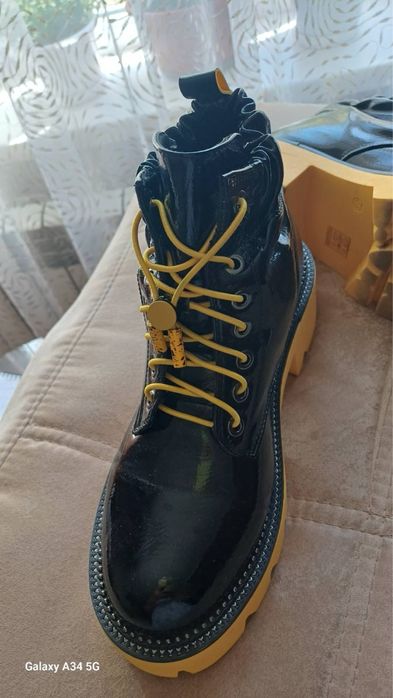 Продам жіночі осінні черевики, 39р.