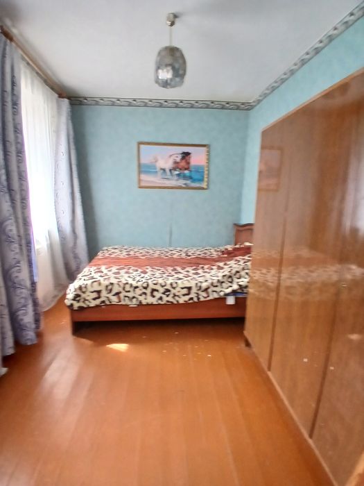 Продам Цілий Будинок на 3 сотках землі, є гараж.