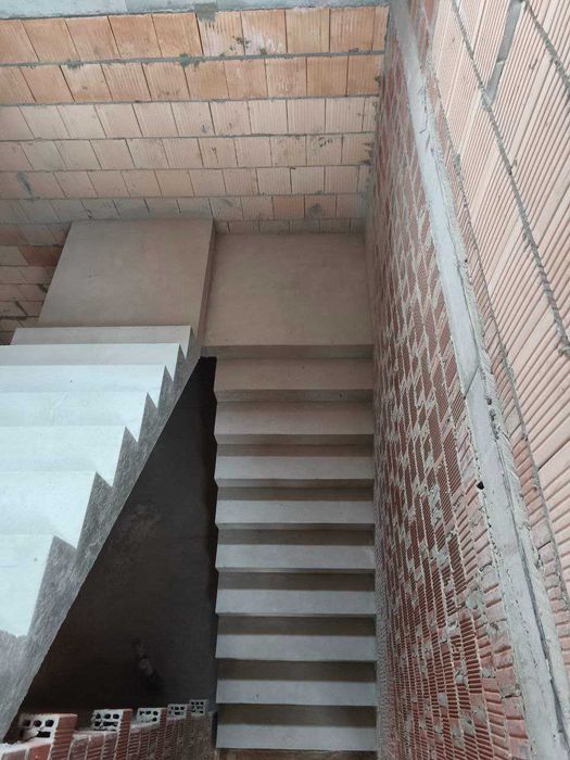 Виготовлення бетонних сходів. Надійність на роки!