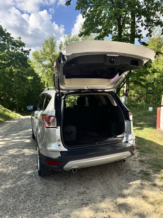 Продам автомобіль Ford Escape 2013 року