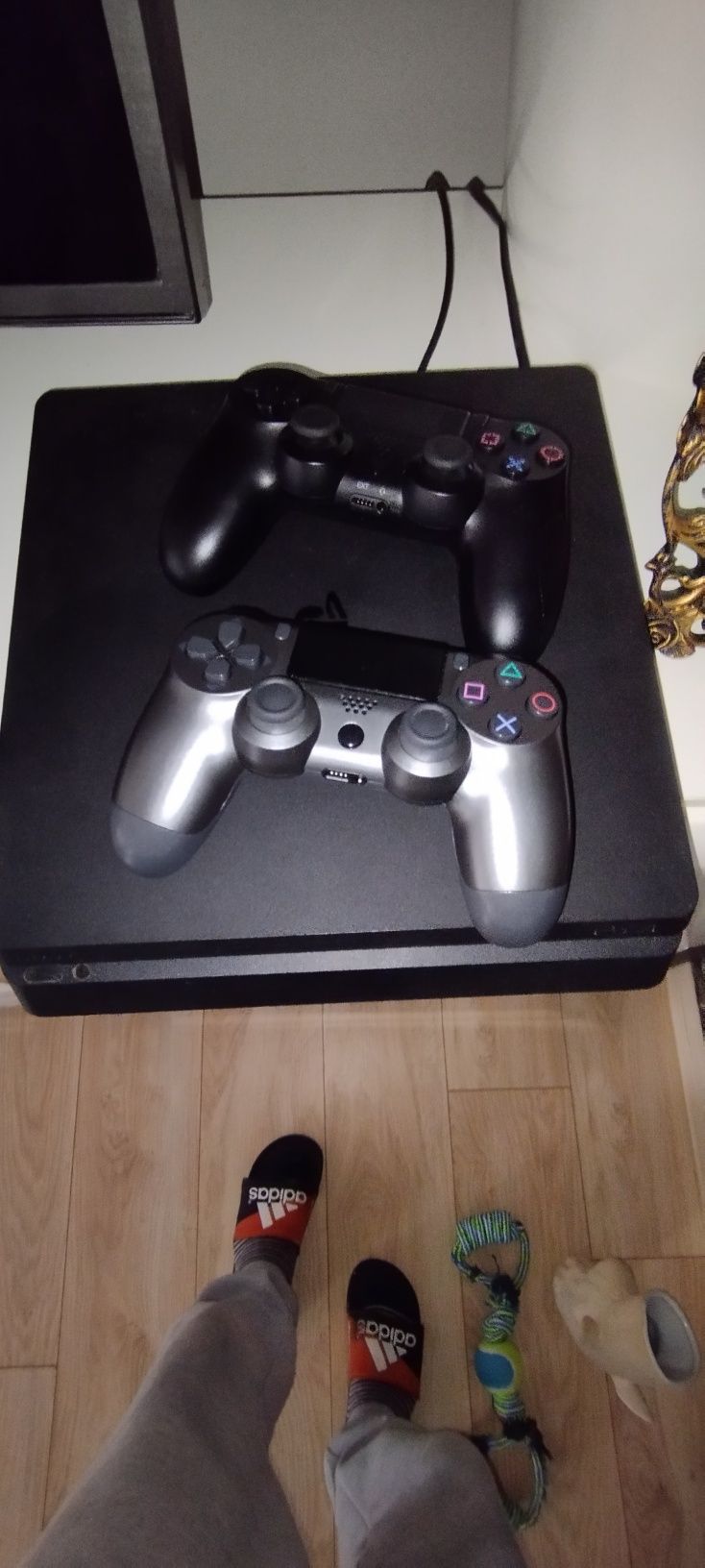 Sprzedam PlayStation 4 slim