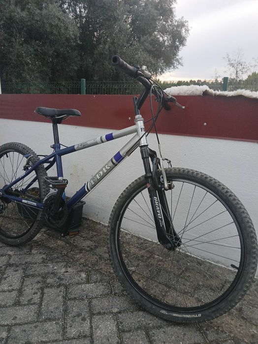 Bicicleta roda 24 com amortecedores