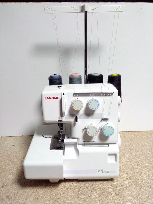 Оверлок  Janome  Японский Швейная машина  Б/У на гарантии