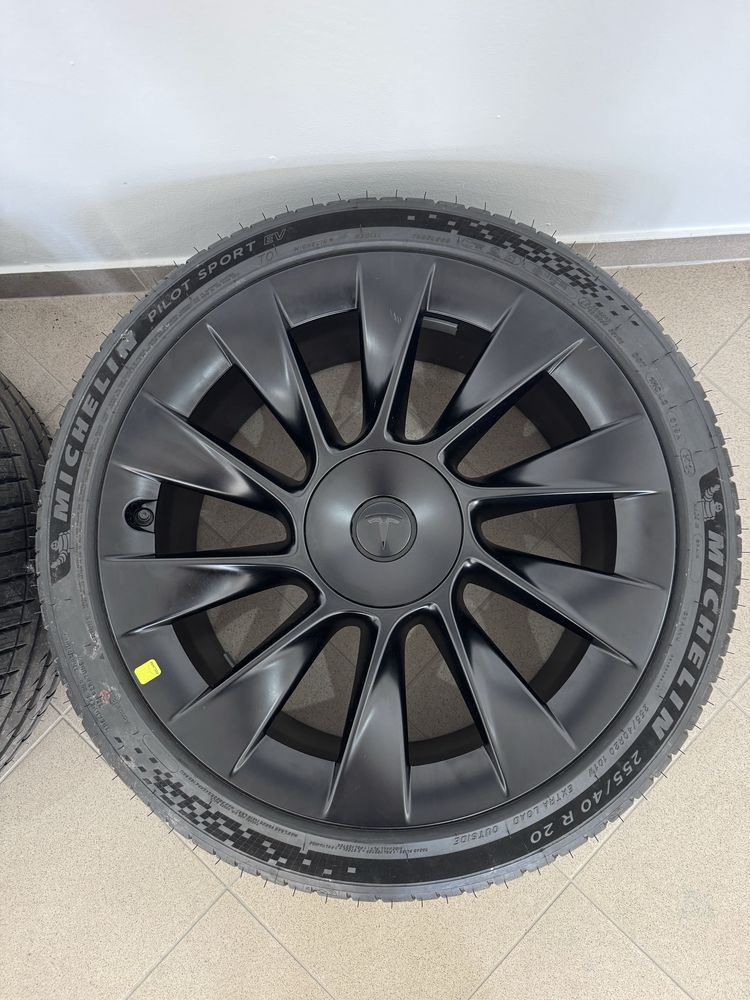 Nowe Koła Tesla 20x9,5 ET45