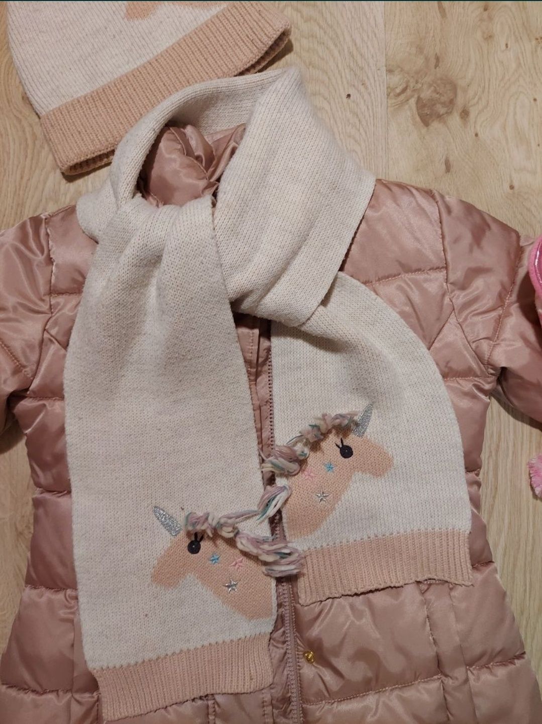 Фирменная куртка H&М для девочки на 6-8 лет, в идеальном состоянии! 
О
