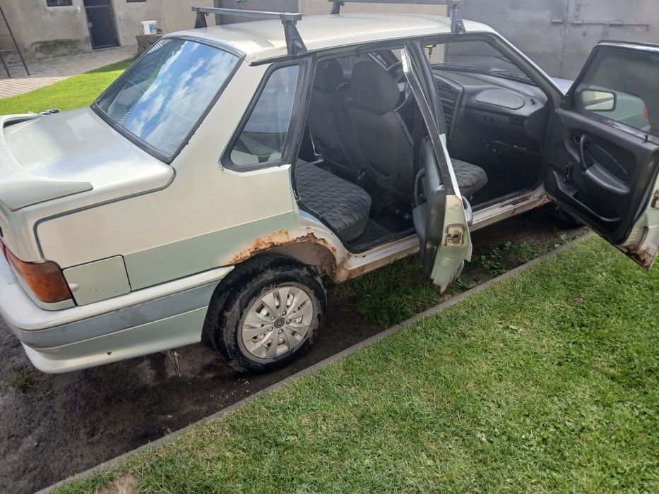 Колір кузова – сірий металік, але з потертостями та плямами на фарбі