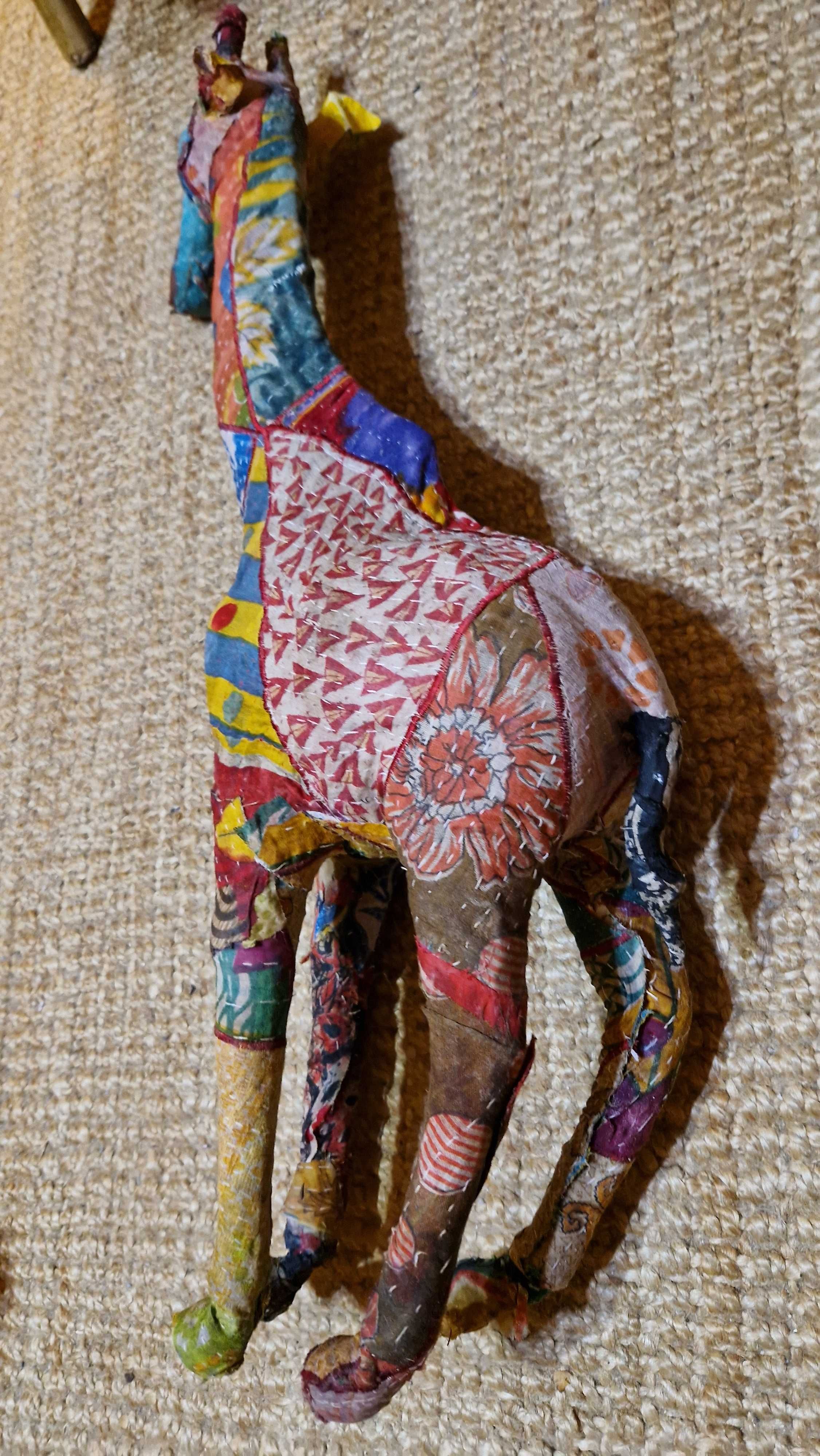 Girafa decorativa de teciso - retalhos