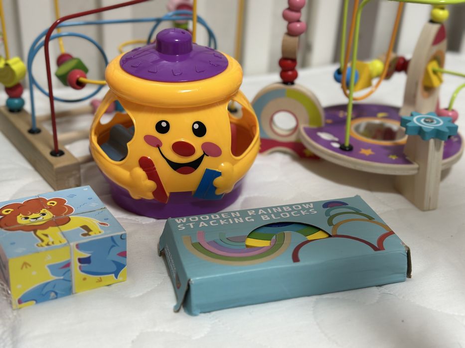 Розвиваючі іграшки монтессорі