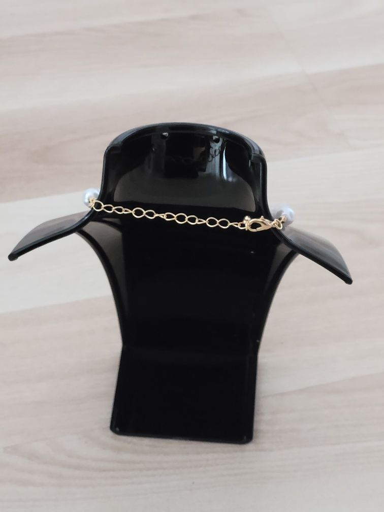 Naszyjnik łańcuszek celebrytka czarnym serduszkiem ze sztucznych pereł