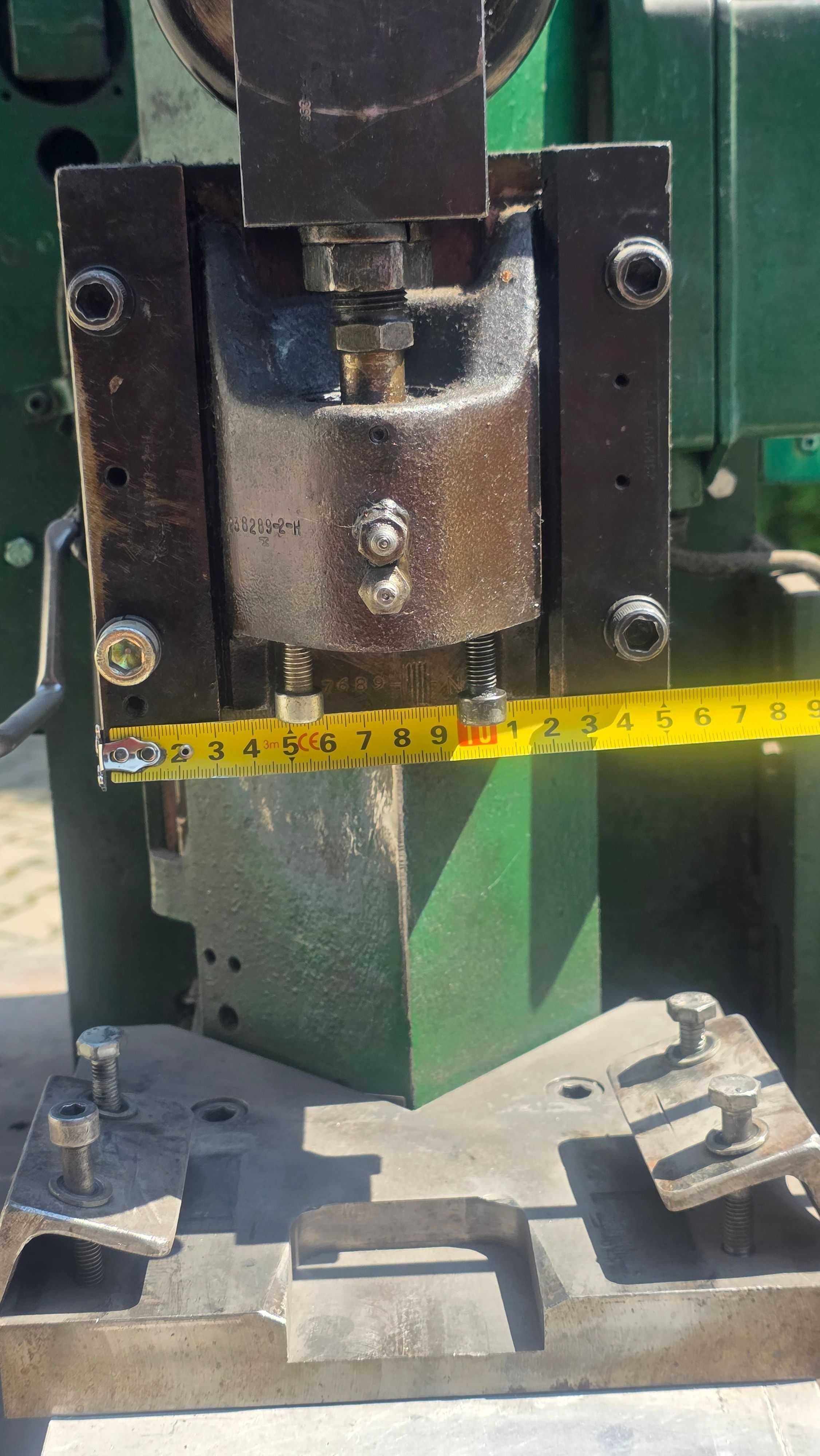 Prasa mechaniczna o napędzie elektrycznym