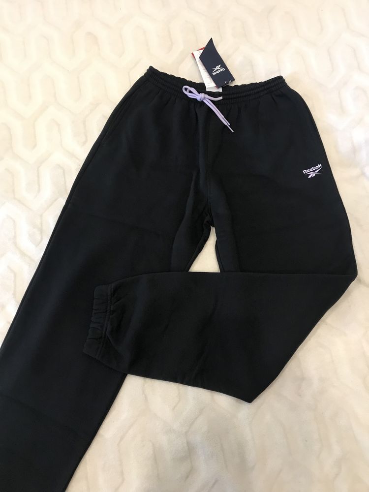 Продам жіночий флісовий спортивний костюм Reebok