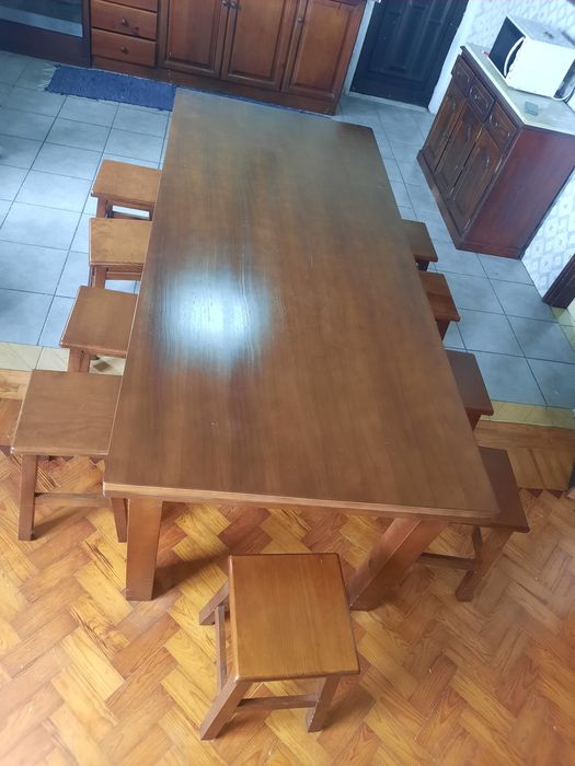 Mesa + 10 bancos