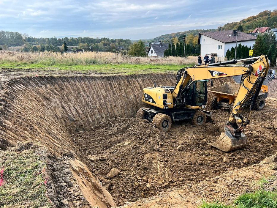 Usługi Koparkami Wywóz Ziemi Piasek Ziemia Dolomit Grys  Wyburzenia