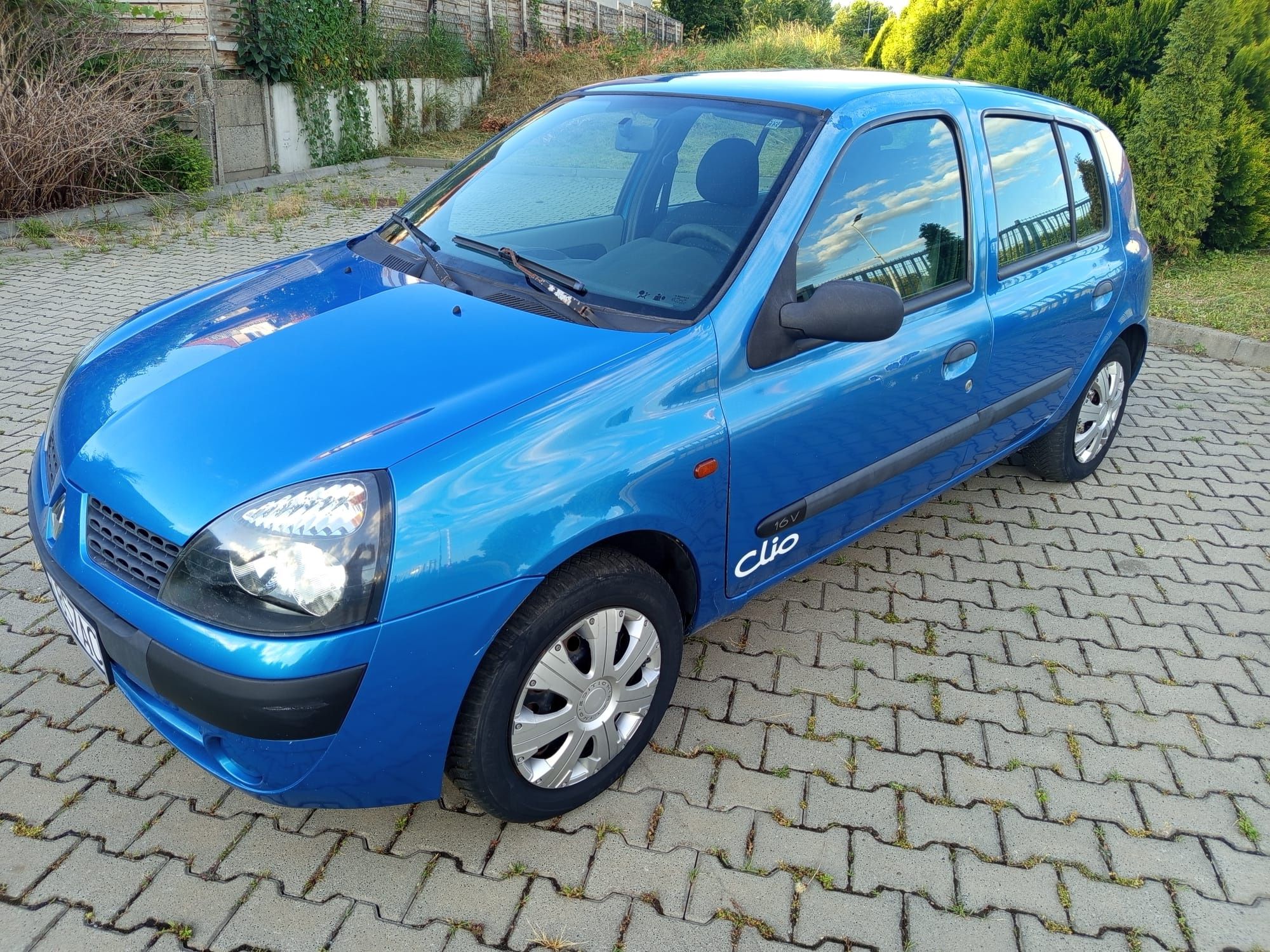 Renault Clio 2001 długie opłaty