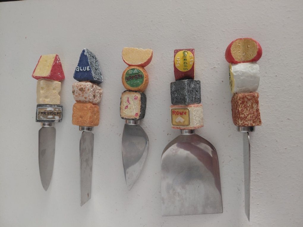 Conjunto de 5 facas de queijo novas