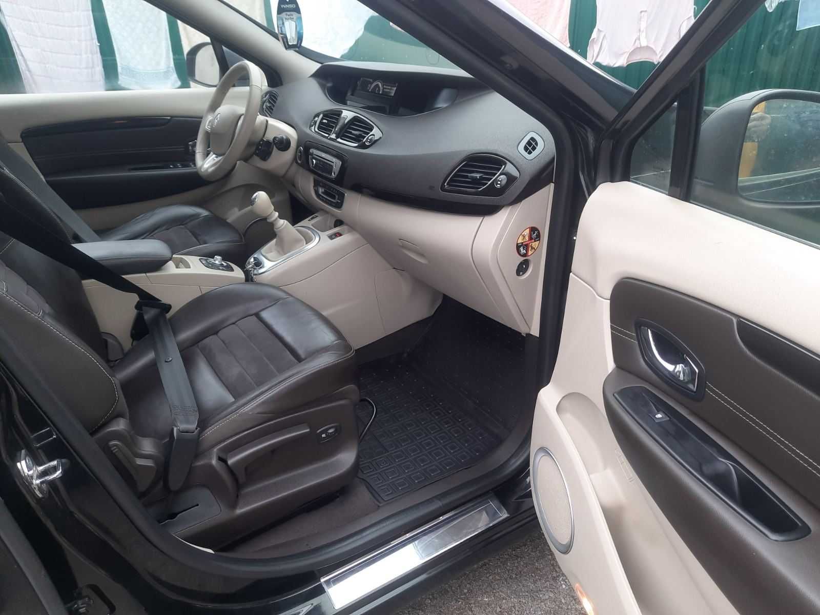 ПРОДАМ Renault Scenic 2012