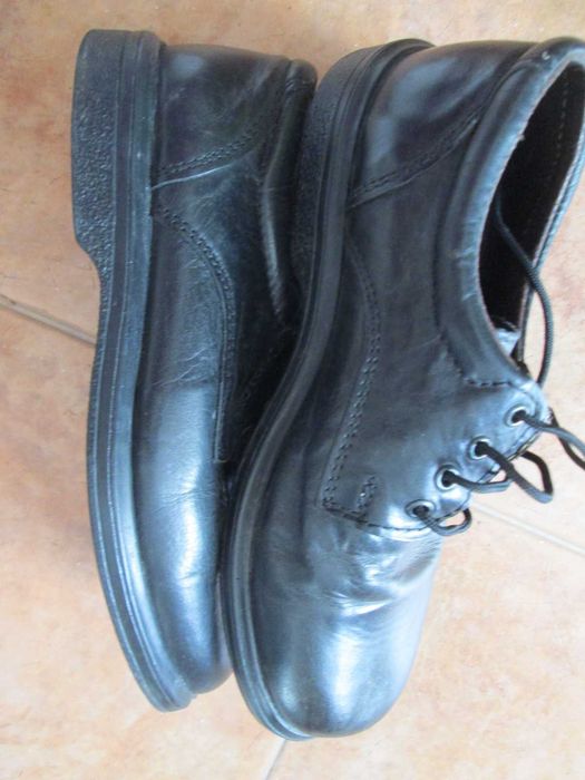 Postal de aniversario e sapatos homem 40