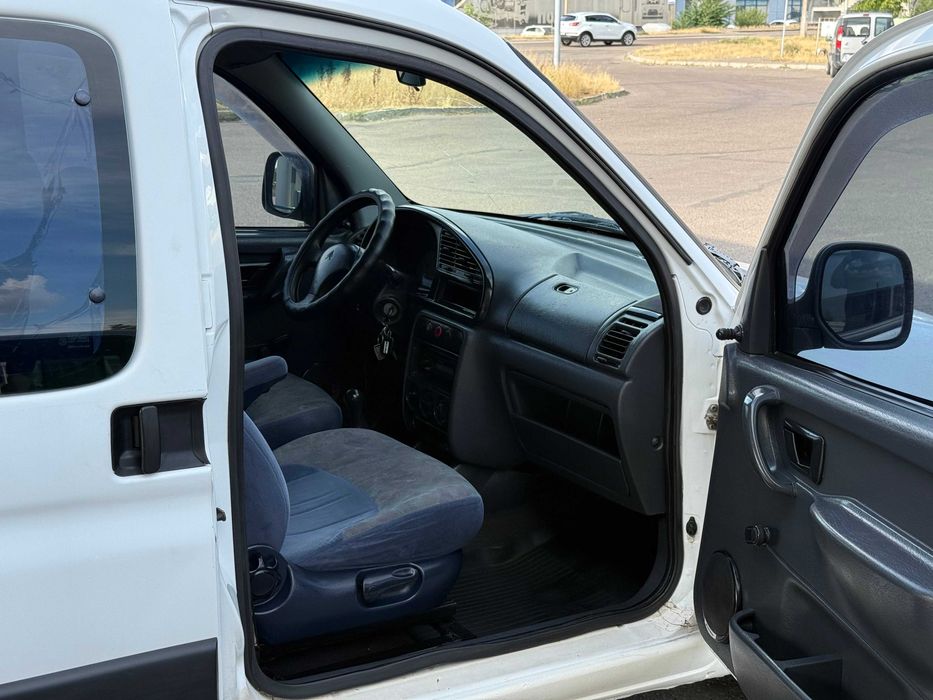 Продам CITROEN Berlingo 1.9d груз-пас 2000р