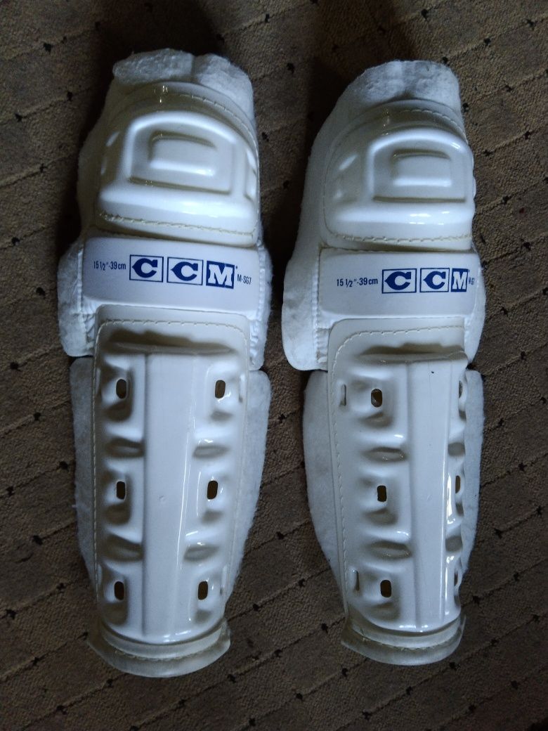 Ochraniacze hokejowe piszczele i kolano CCM rozmiar M/L 39 cm