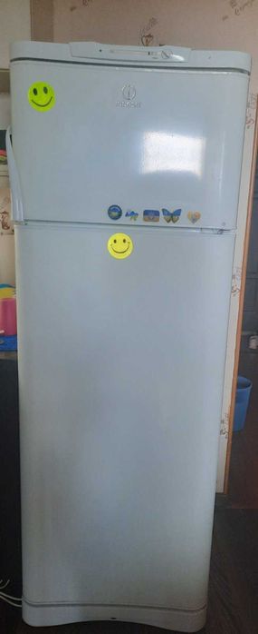 Холодильник Indesit