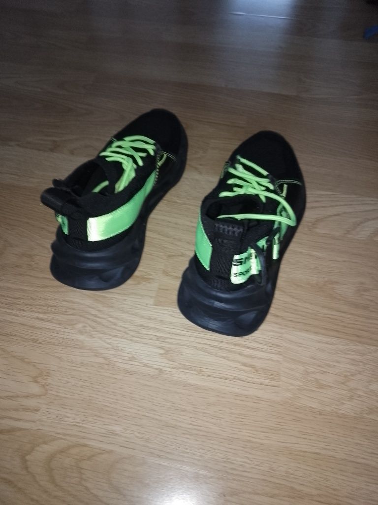 Ultra lekkie buty do biegania na lato r 36