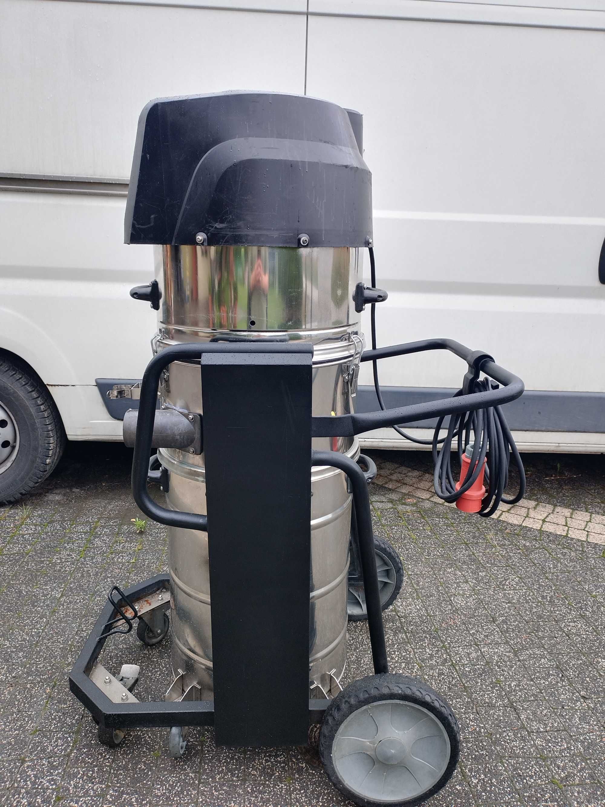 Przemysłowy odkurzacz Karcher 380 V