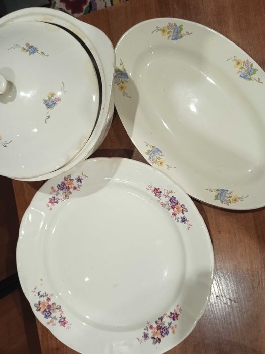 блюдо сковородки   Посуда    фужеры Утюг рабочий