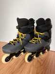 Patins em linha Rollerblade Twister Edge com o kit de proteção