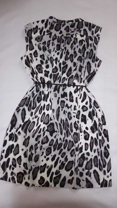 Sukienka przed kolana z paskiem piękna śnieżna pantera VERA MONI r. 46