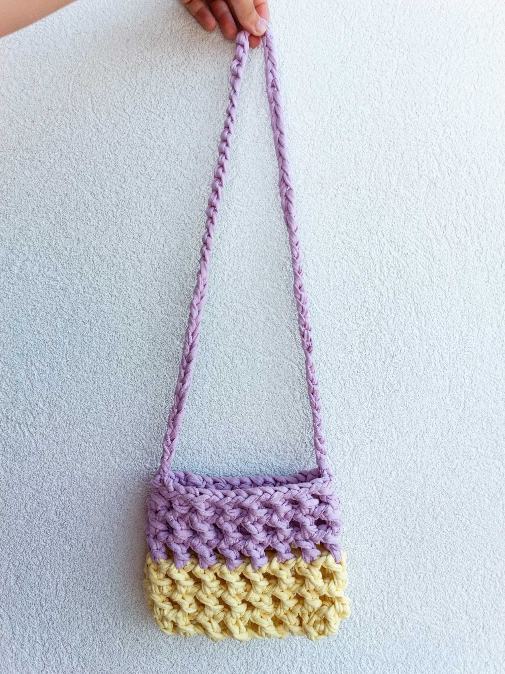 Bolsas em crochet feitas à mão