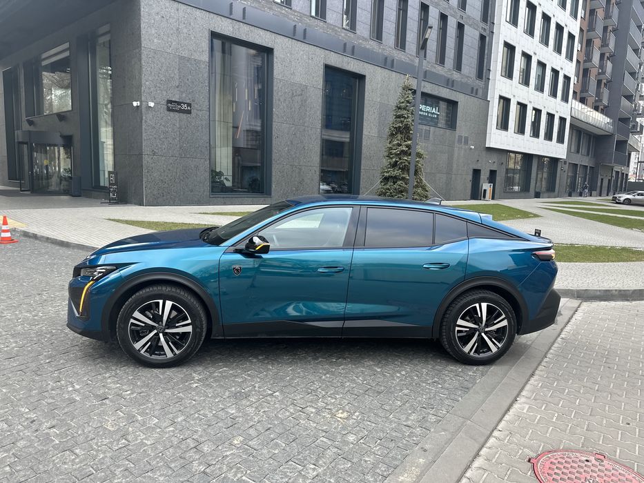 Автомобіль Peugeot 408 пежо 408