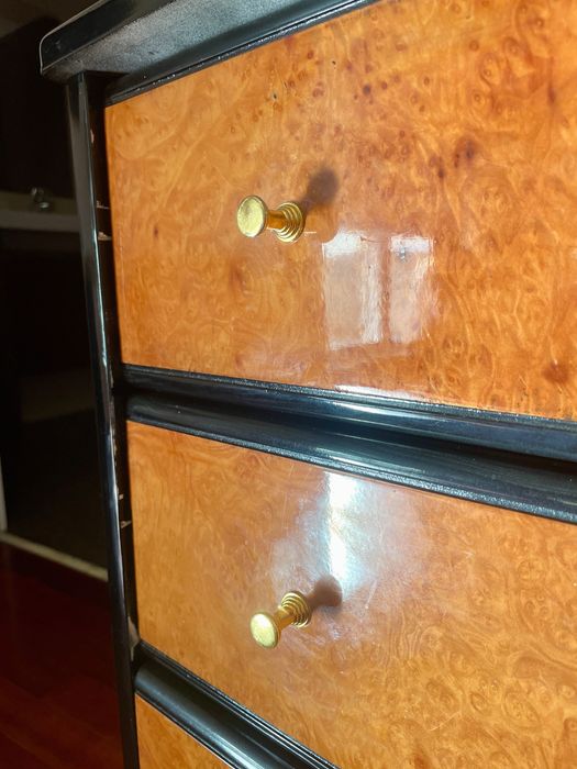 Cómoda de quarto lacado preto e madeira + espelho