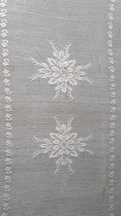 Ręcznie szyty obrus z Kordonka