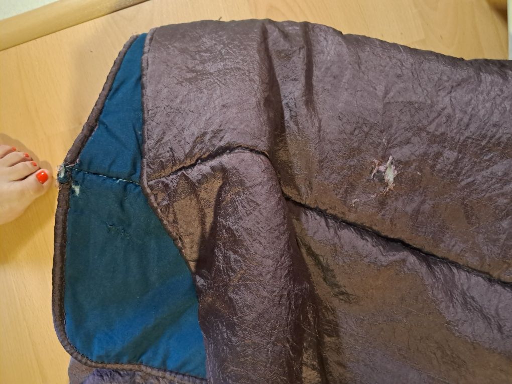 Colcha de casal + 2 cortinados + 2 almofadas