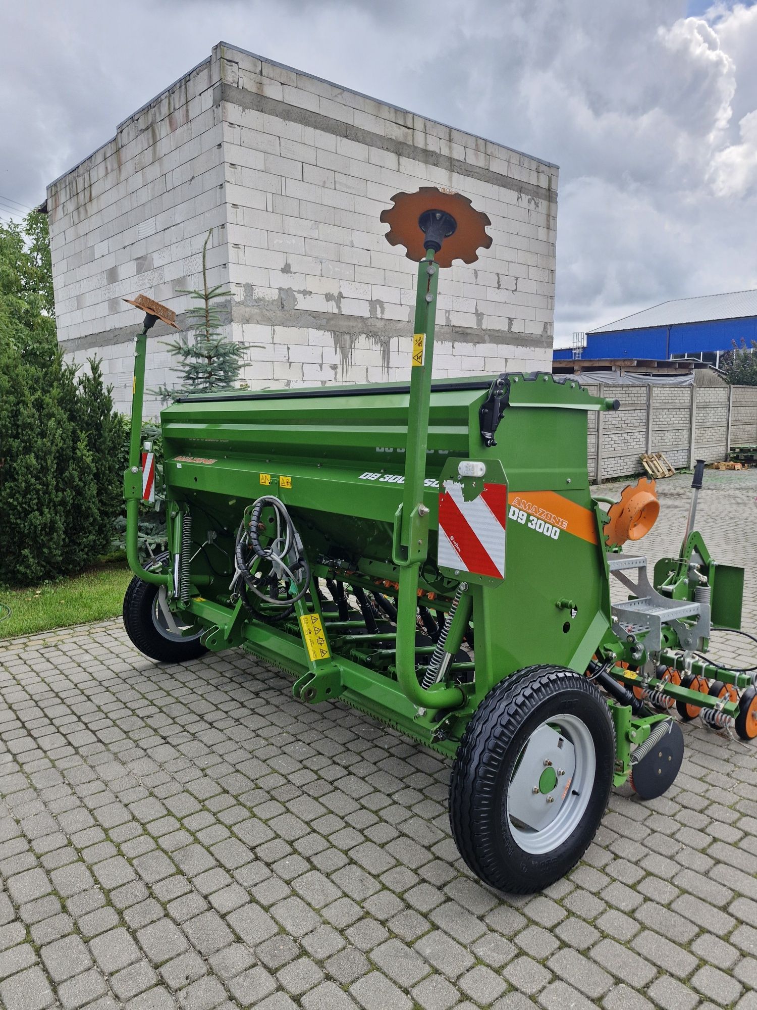 Siewnik zbożowy Amazone D9 super talerzowy- rolki kopiujace