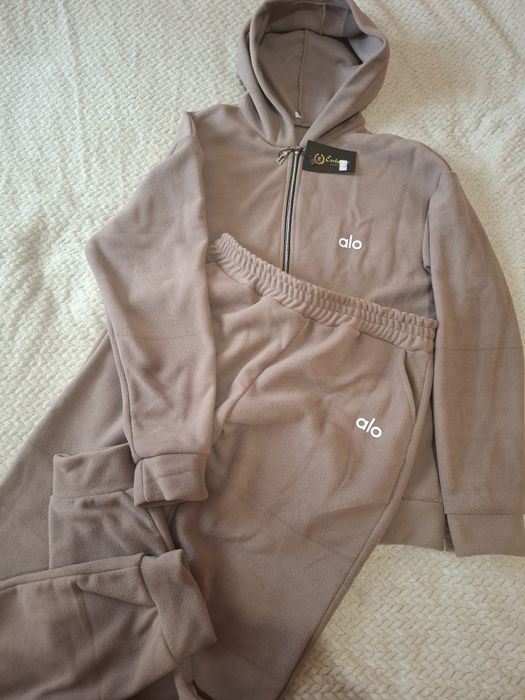 Жіночий спортивний костюм