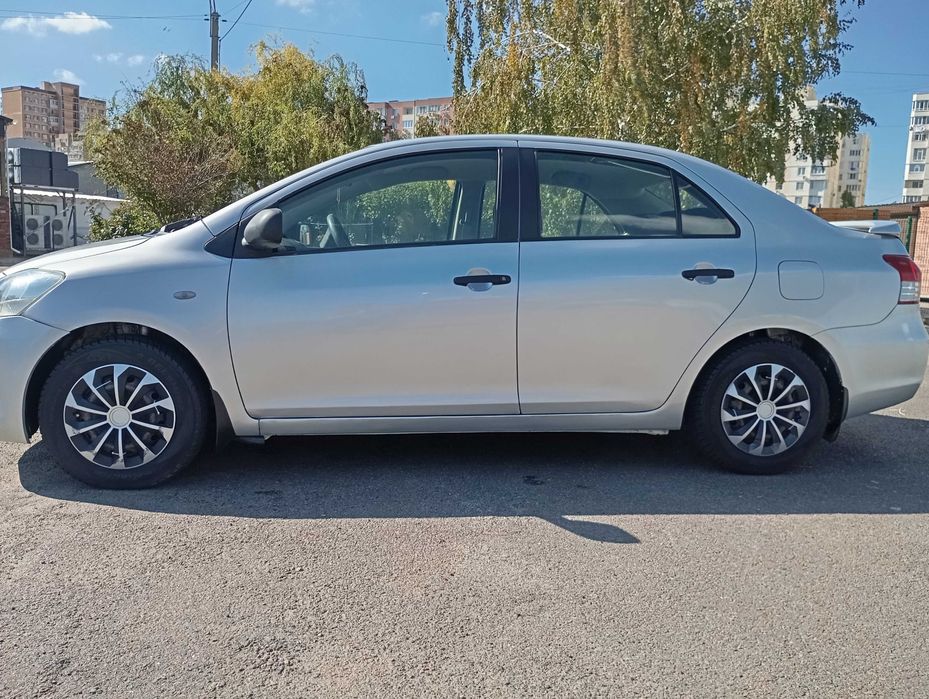 Тойота Ярис 2007 г. 1.3