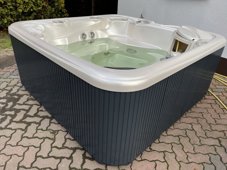 Jacuzzi ogrodowe caloroczne Hotspring BalboaGecko