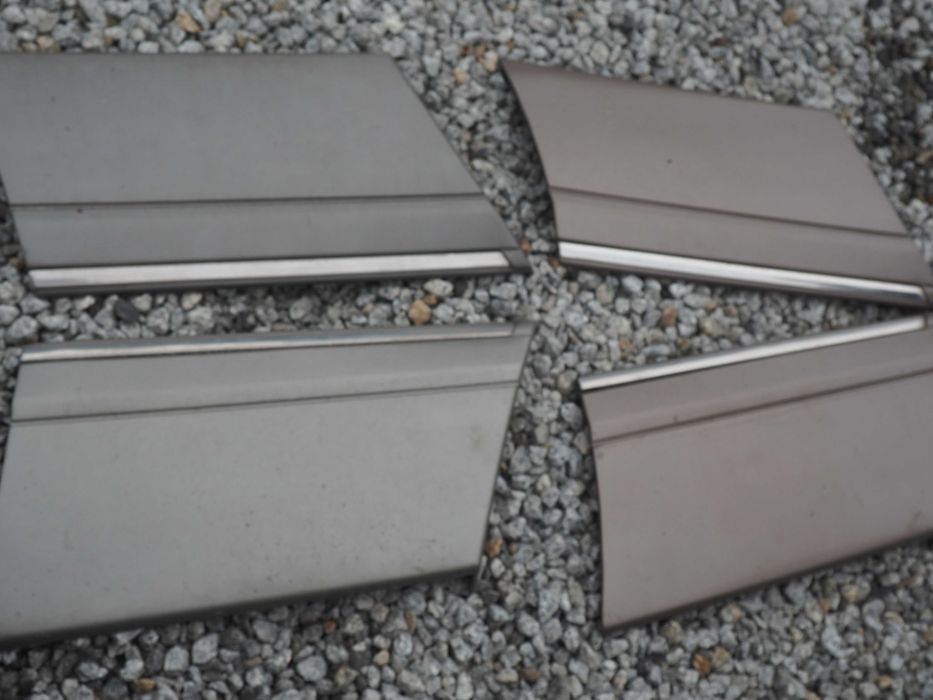 Listwy błotnika przód mercedes W126 2 seria