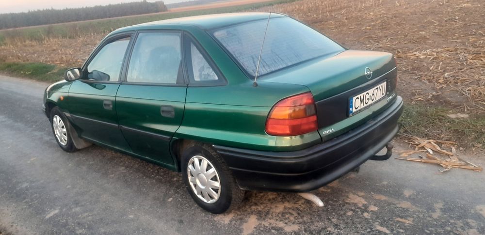 Opel Astra 98r.,1.4 8V,zadbana,hak,długie opłaty.CENA:2,,200