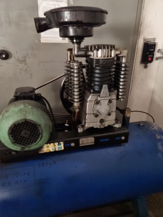 Продам компрессор в хорошем состоянии