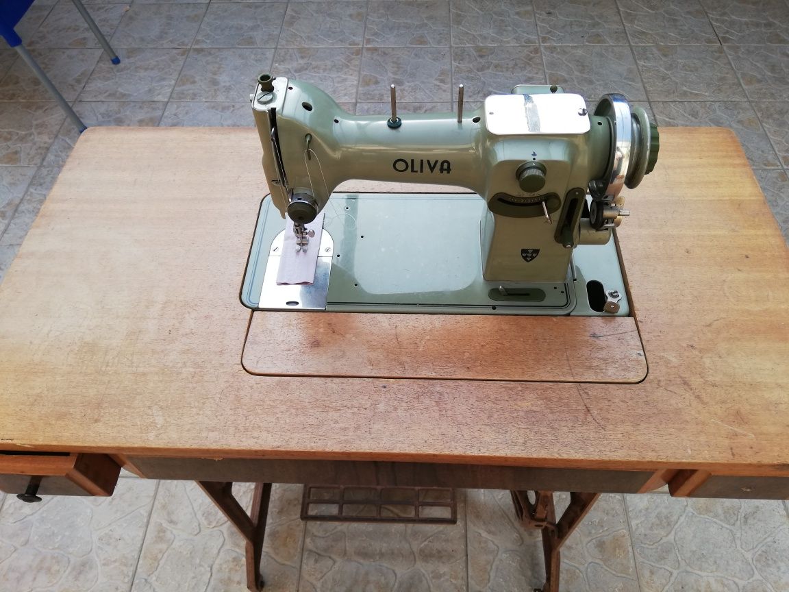 Máquina de costura oliva CL 50