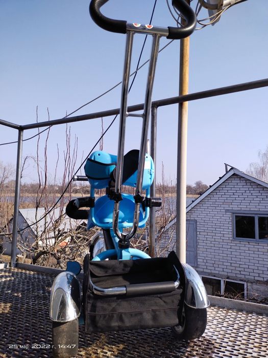 Детский трёхколёсный велосипед с родительской ручкой