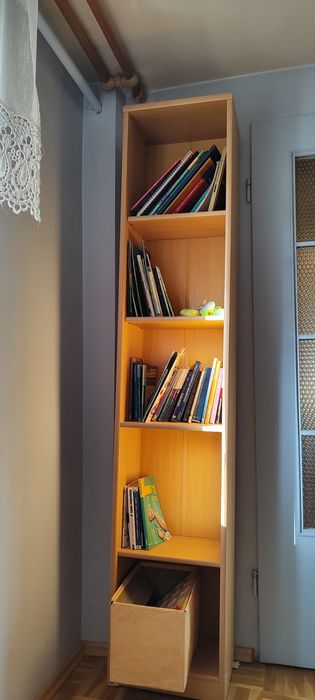Regał na książki bez zawartości