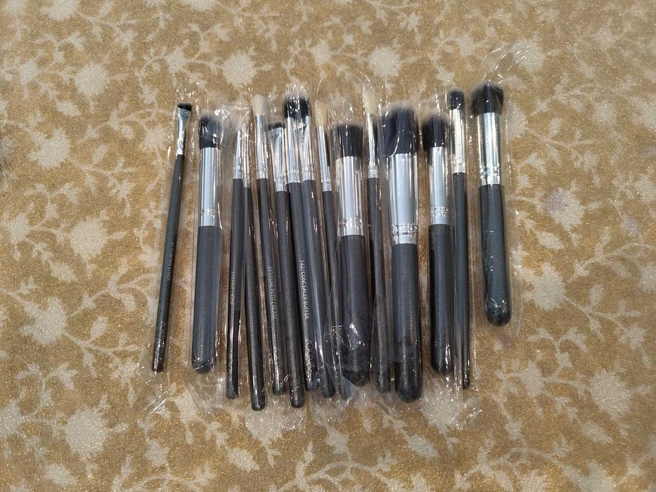 Conjunto ZOEVA de Pincéis Maquilhagem com Bolsa