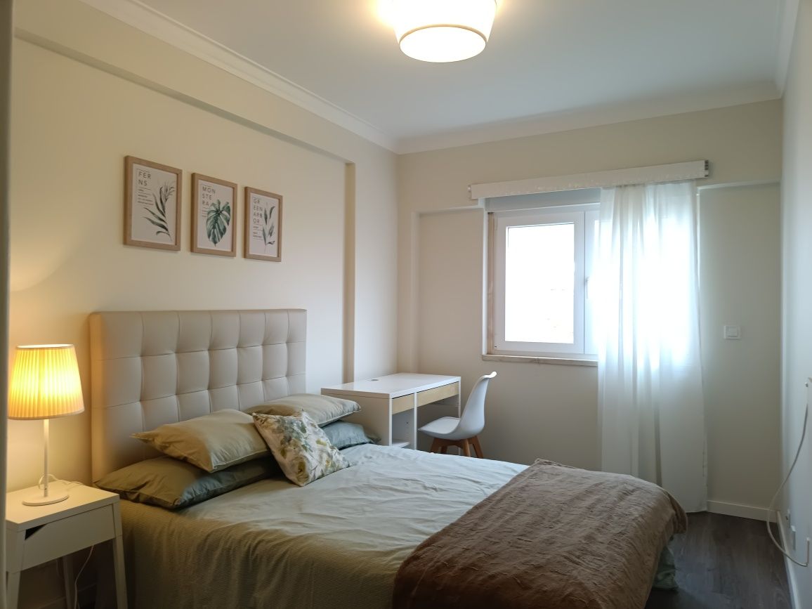 Arrenda-se apartamento T2 com 2 wc Sto. António