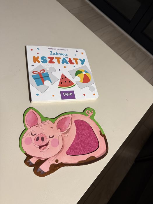 Zabawa w kształty - książka z puzzlami+ sensoryczne puzzle